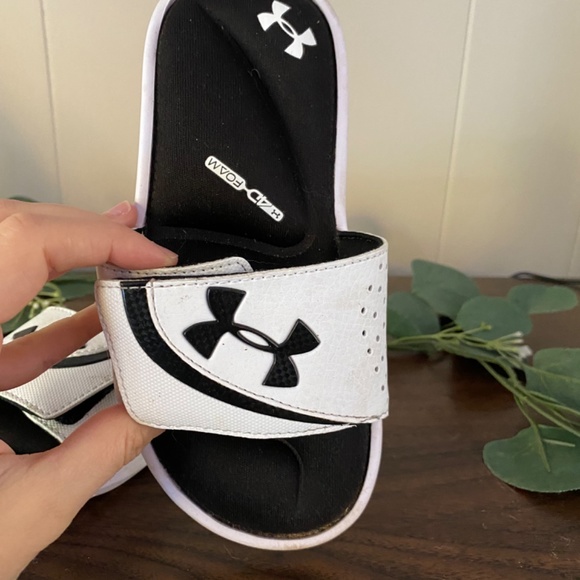 Sandals - Picture 2 of 3